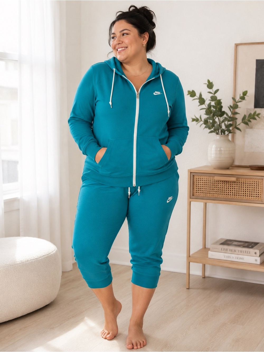 Nike women’s XL Teal Zip Hoodie and Capri Sweatpants Set -